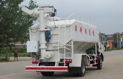 國六東風大多利卡散裝飼料車 現(xiàn)代化畜牧運輸?shù)母咝Ы鉀Q方案