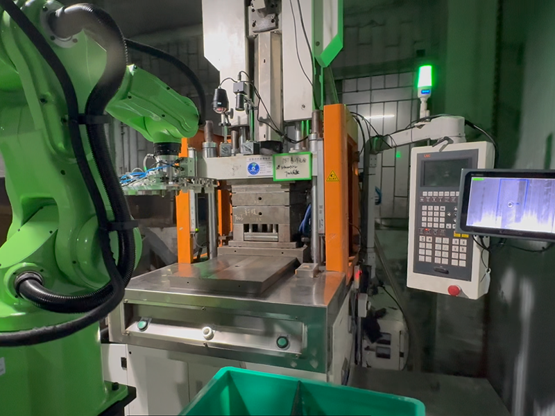 視覺鐵片立式注塑供料自動化（阜昇）