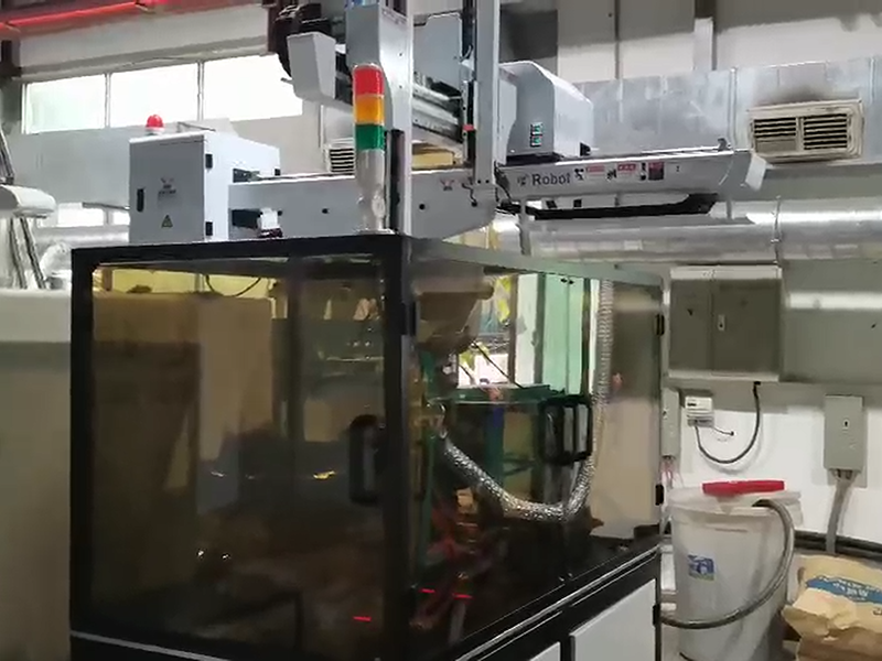 充電器插片自動化