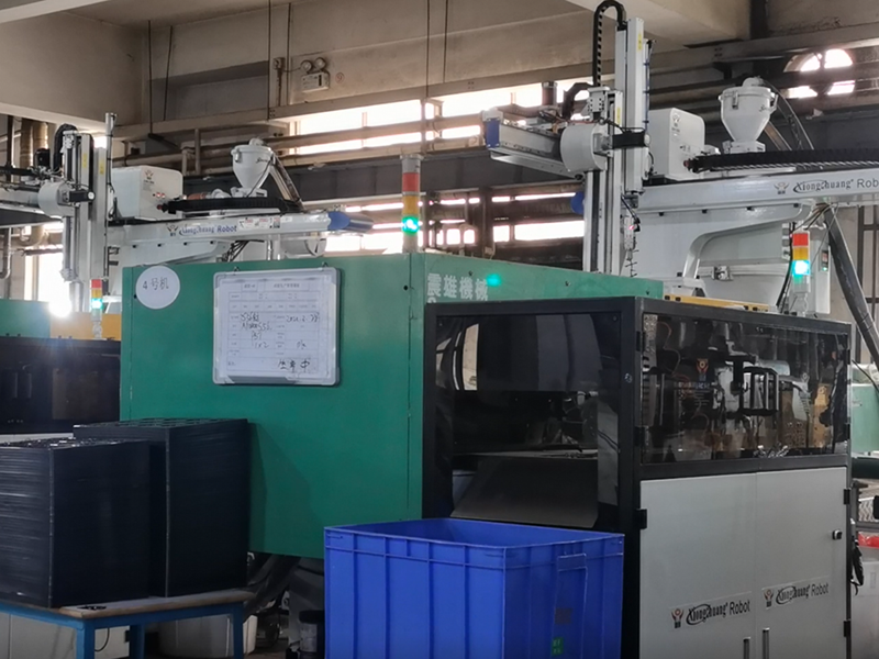 散熱風扇入鐵片自動化（昌宏）